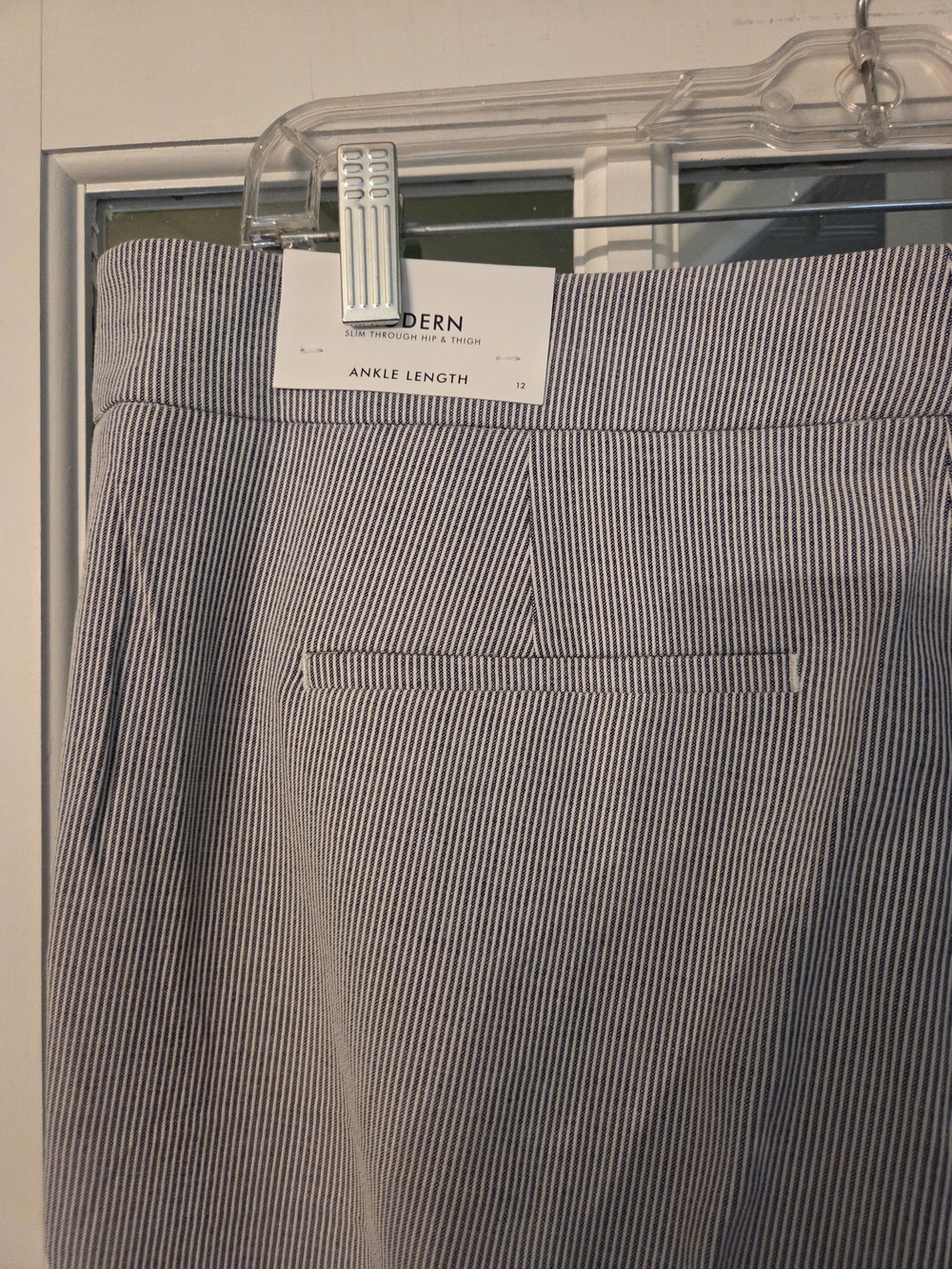 Ann Taylor Factory Blue & White Pinstripe Cropped Pants - Size 12 - Picture 4 of 9